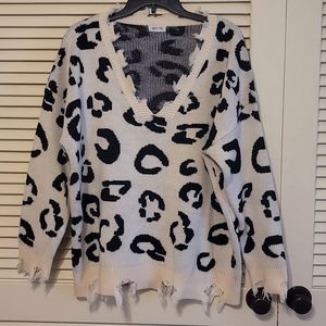 Boutique Amaryllis distressed sweater, sz L